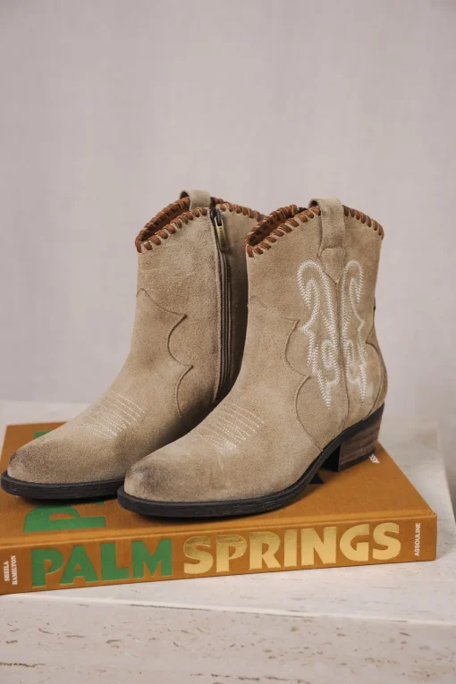 Shoes*Freeman T. Porter Laurene Suede Embro rock