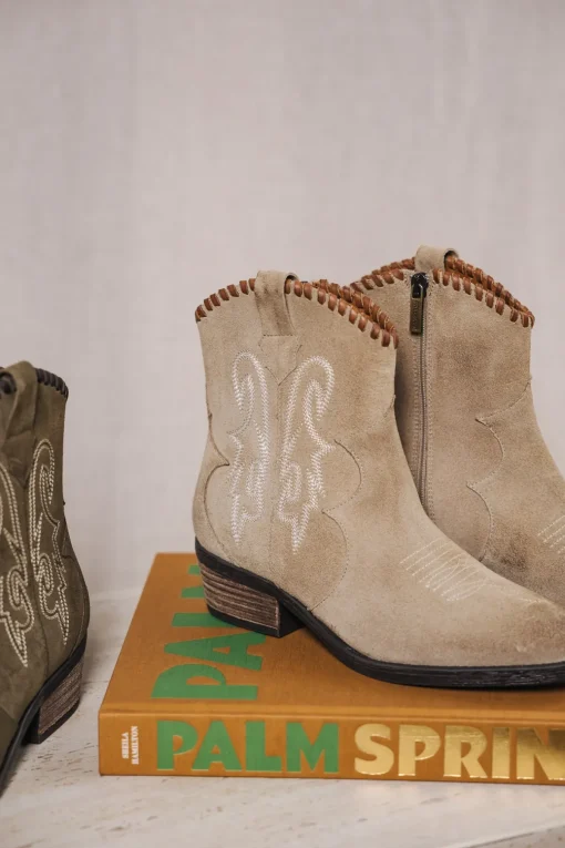 Shoes*Freeman T. Porter Laurene Suede Embro rock