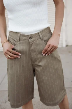 Shorts*Freeman T. Porter Maxine Cairo overlandtrek